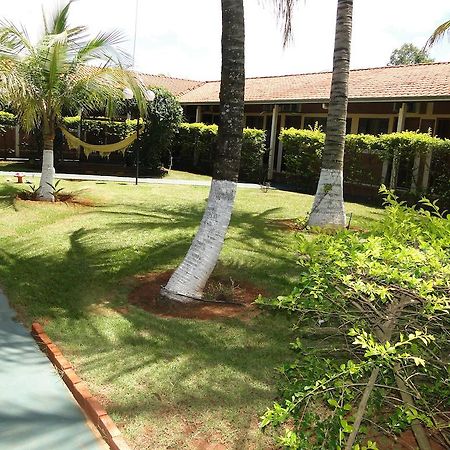 Hotel Pousada Vale Do Sol Em Pompéia Kültér fotó