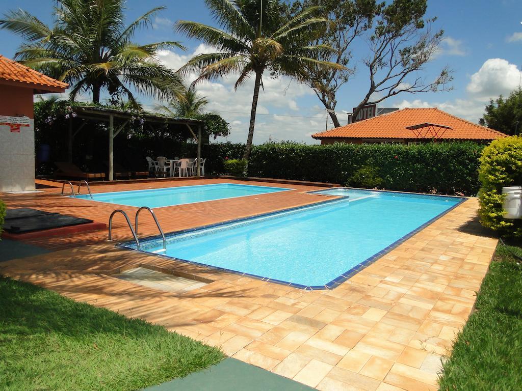 Hotel Pousada Vale Do Sol Em Pompéia Kültér fotó