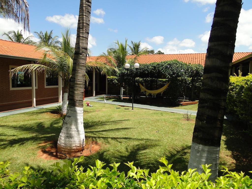 Hotel Pousada Vale Do Sol Em Pompéia Kültér fotó