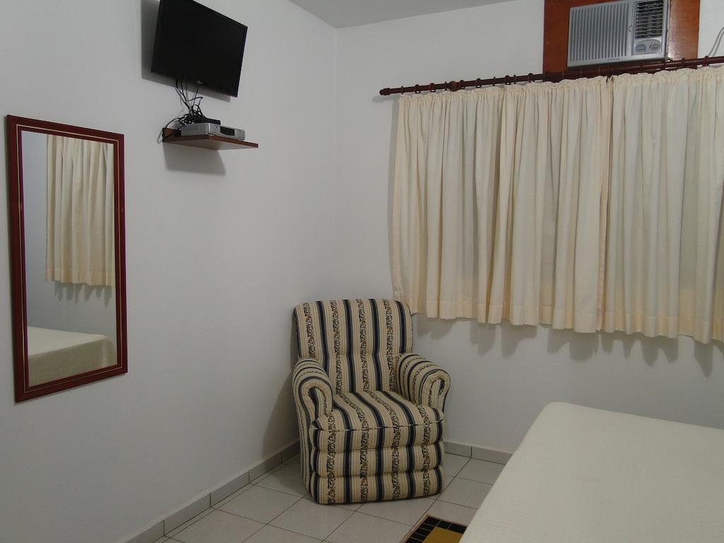 Hotel Pousada Vale Do Sol Em Pompéia Szoba fotó