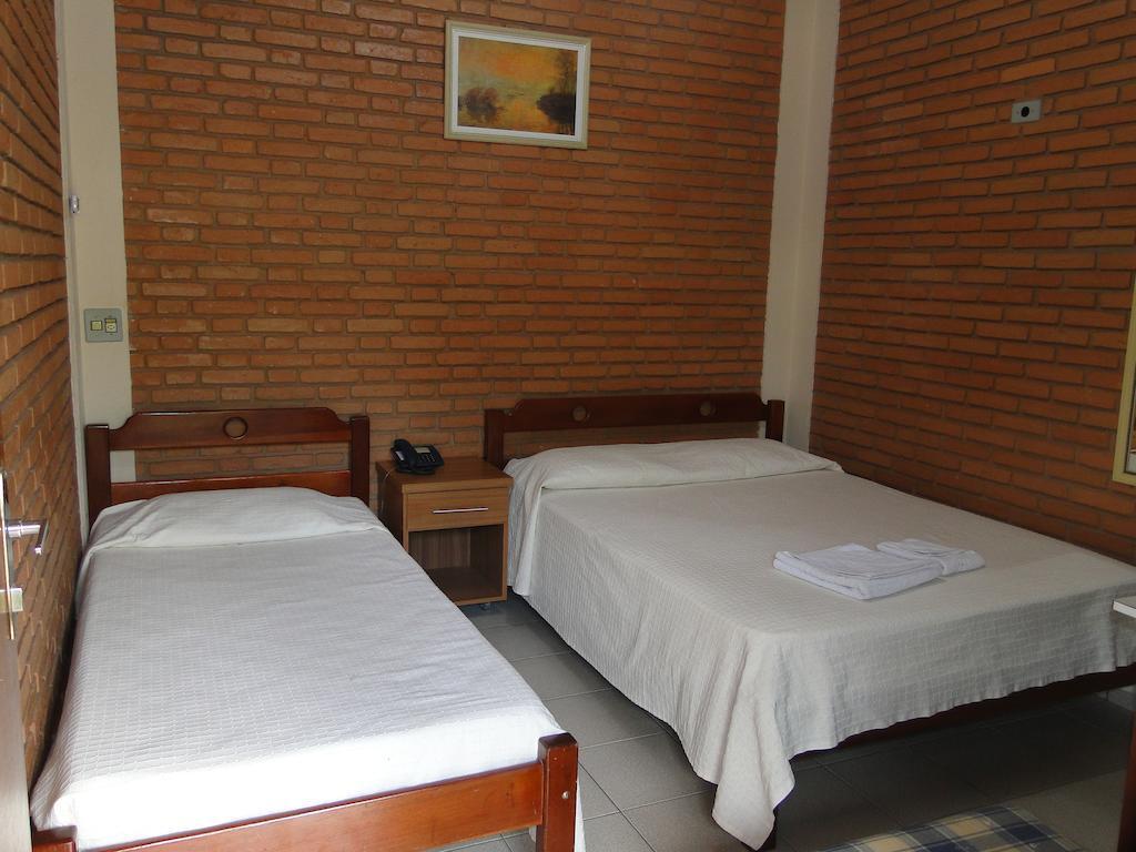 Hotel Pousada Vale Do Sol Em Pompéia Szoba fotó